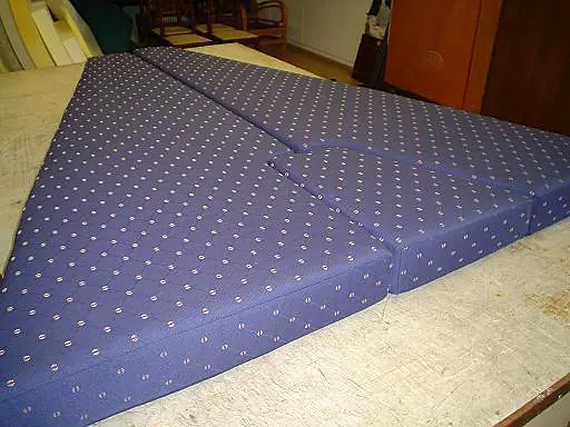 Matras op maat voor de punt van een boot